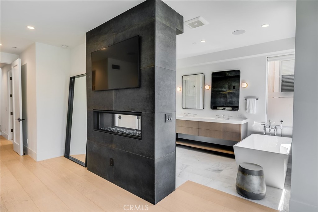428 Fernleaf Avenue, Newport Beach CA 92625 - photo 20