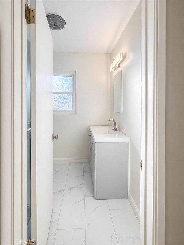 Hall bathroom - 429 Morning Canyon, Newport Beach CA 92625 - photo 29