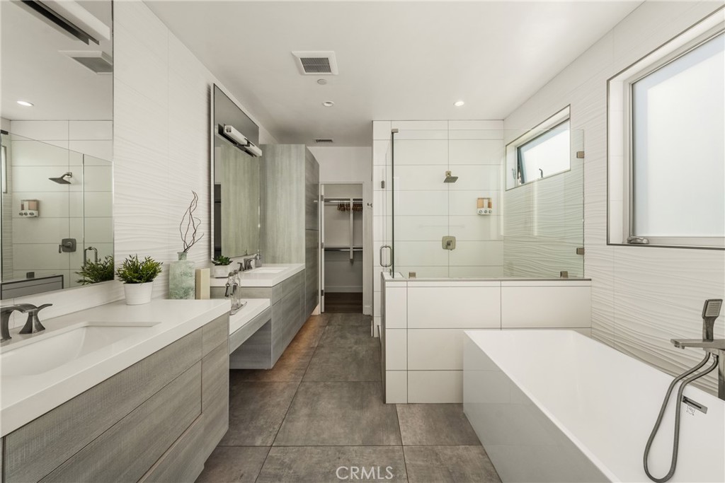 Primary bathroom - 4405 Channel Place, Newport Beach CA 92663 - photo 33