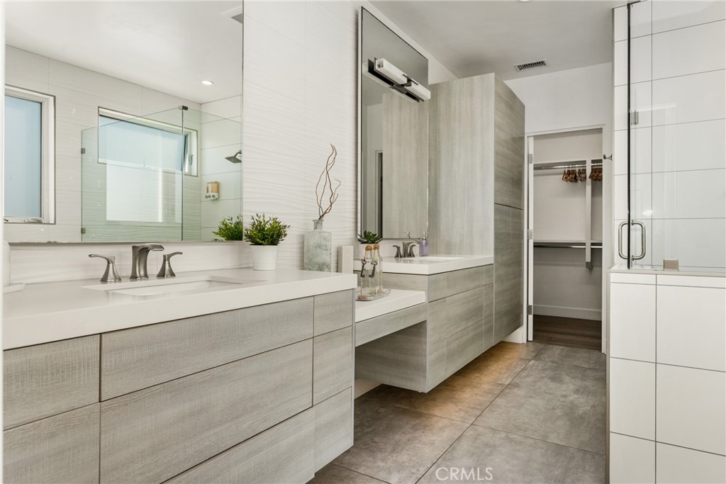 Primary bathroom - 4405 Channel Place, Newport Beach CA 92663 - photo 34