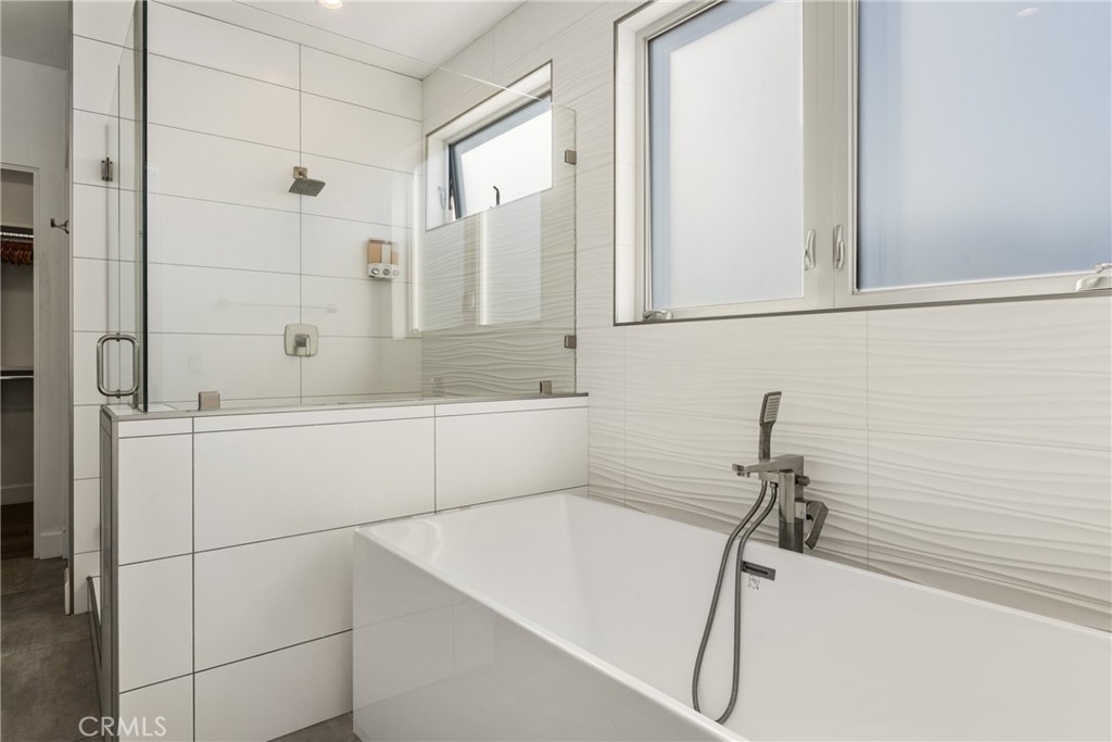 Primary bathroom - 4405 Channel Place, Newport Beach CA 92663 - photo 35