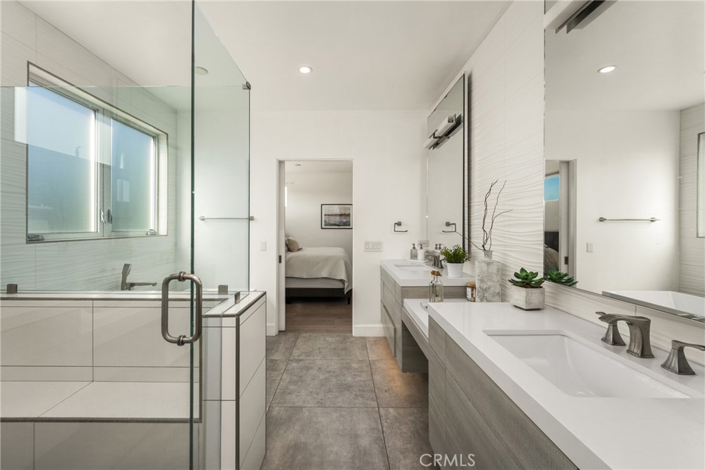 Primary bathroom - 4405 Channel Place, Newport Beach CA 92663 - photo 37