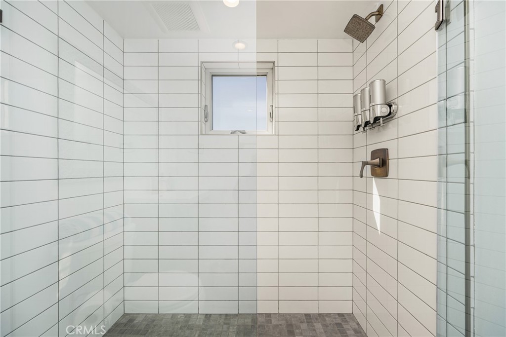 Loft bathroom - 4405 Channel Place, Newport Beach CA 92663 - photo 47