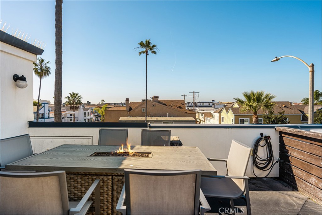 Rooftop deck with BBQ and firetable - 4405 Channel Place, Newport Beach CA 92663 - photo 50
