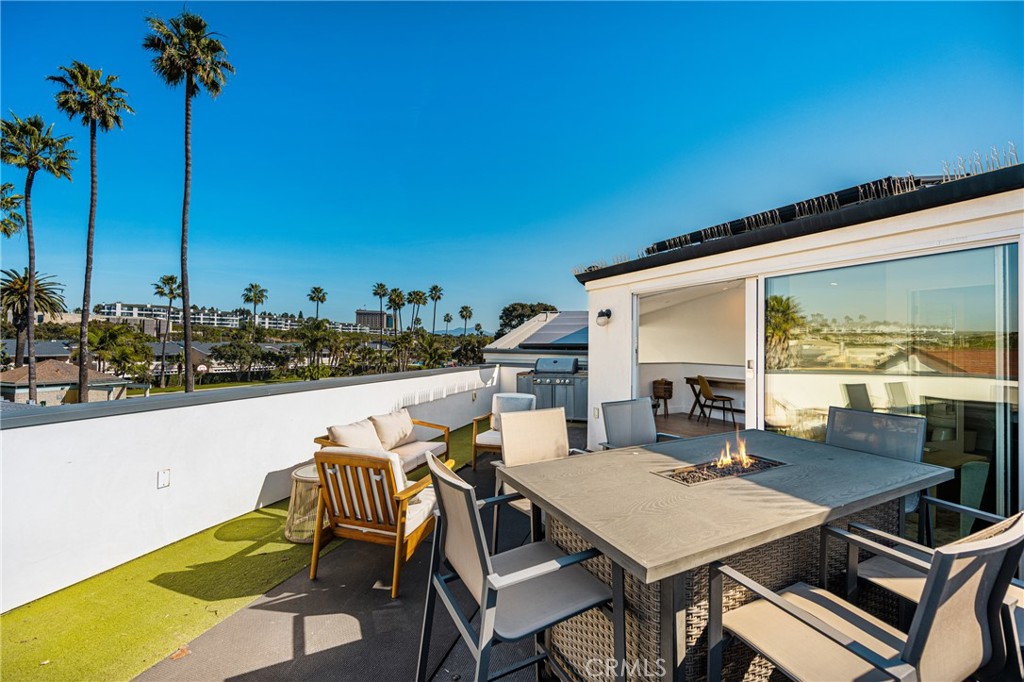 Rooftop deck with BBQ and firetable - 4405 Channel Place, Newport Beach CA 92663 - photo 51