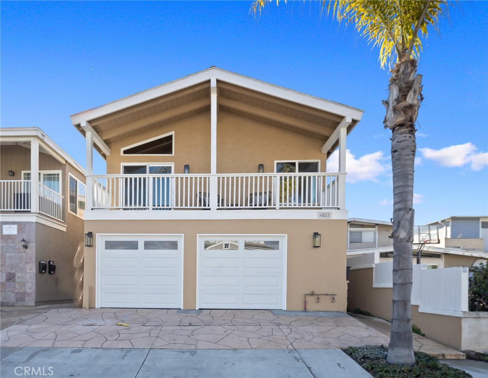 Front of the house. Garage on the left side belongs to the lower unit. - 4823 River Avenue A, Newport Beach CA 92663 - photo 1