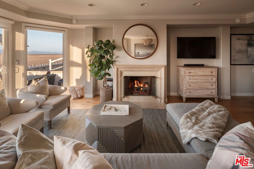 506 W Oceanfront 2, Newport Beach CA 92661 - photo 4