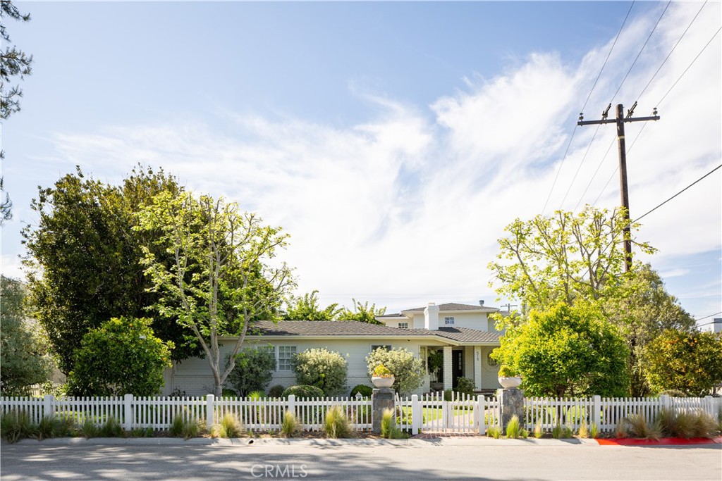 515 Kings Place, Newport Beach CA 92663 - photo 1