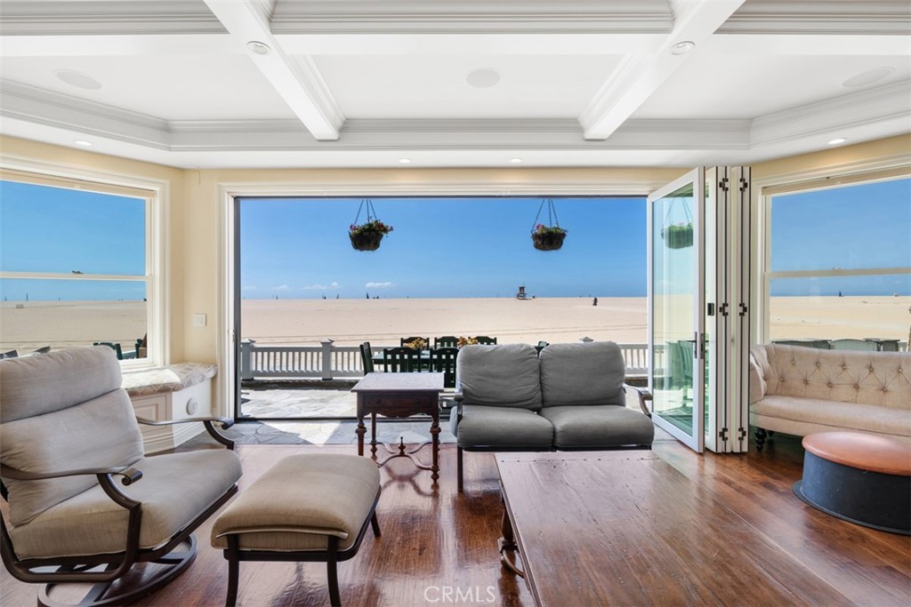522 W Oceanfront, Newport Beach CA 92661 - photo 6