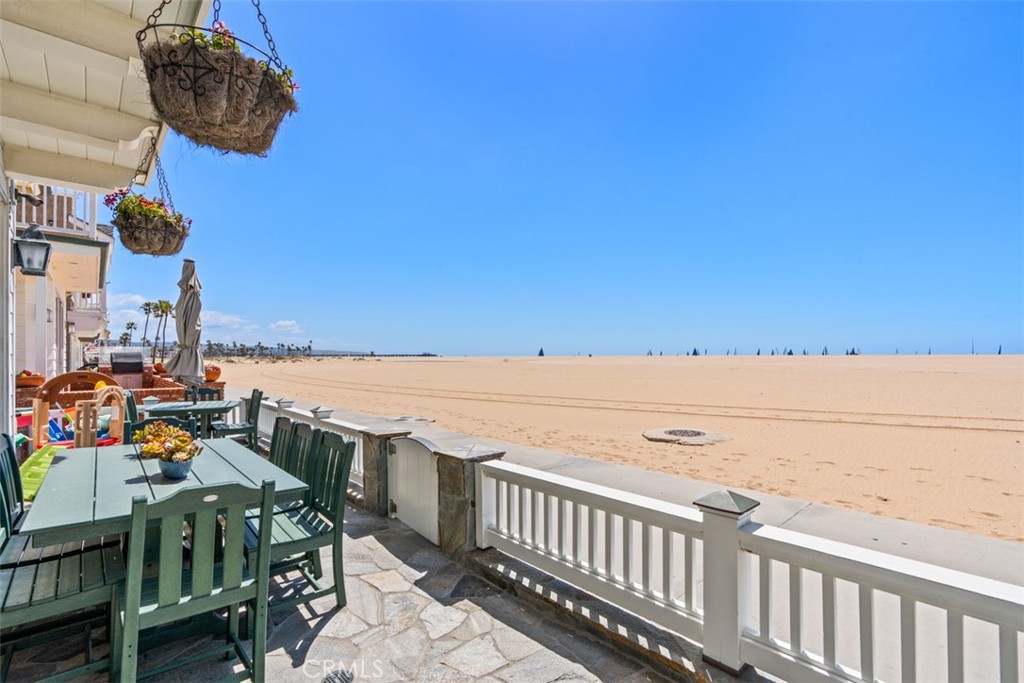 522 W Oceanfront, Newport Beach CA 92661 - photo 11