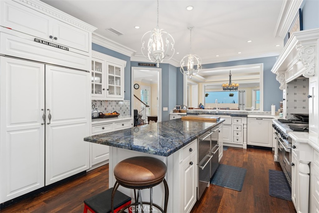 522 W Oceanfront, Newport Beach CA 92661 - photo 18