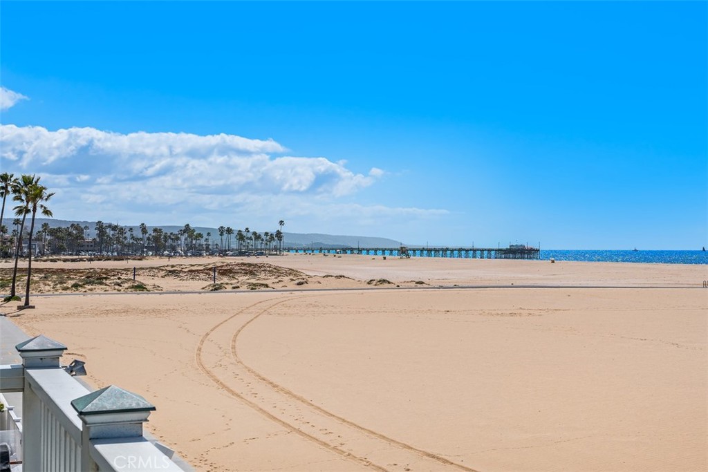 522 W Oceanfront, Newport Beach CA 92661 - photo 23
