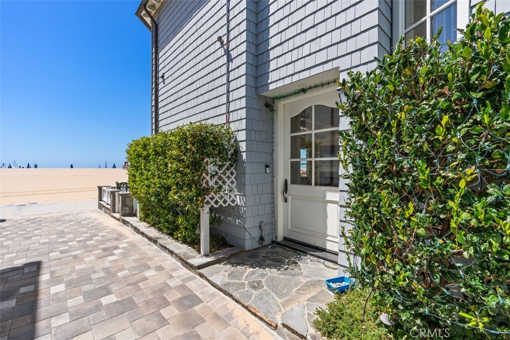 522 W Oceanfront, Newport Beach CA 92661 - photo 40