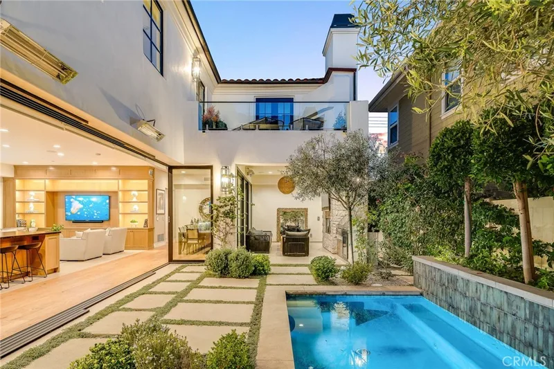 526 Riverside Avenue, Newport Beach, CA 92663
