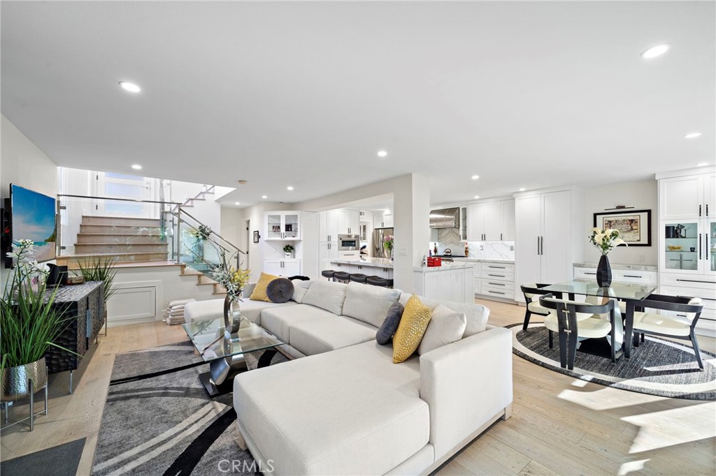 Great entertaining home! - 526 Vista Grande, Newport Beach CA 92660 - photo 3