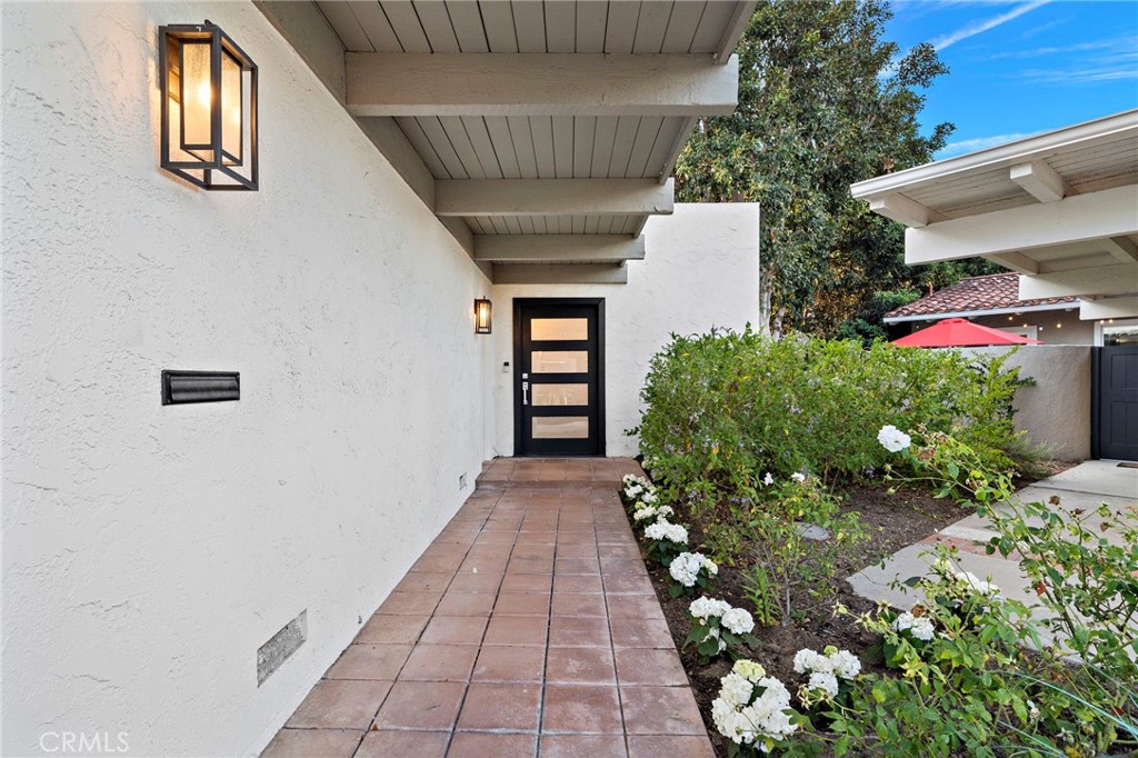 526 Vista Grande, Newport Beach CA 92660 - photo 27