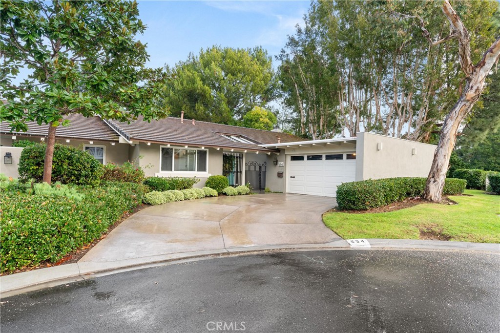 554 Glorieta, Newport Beach CA 92660 - photo 1