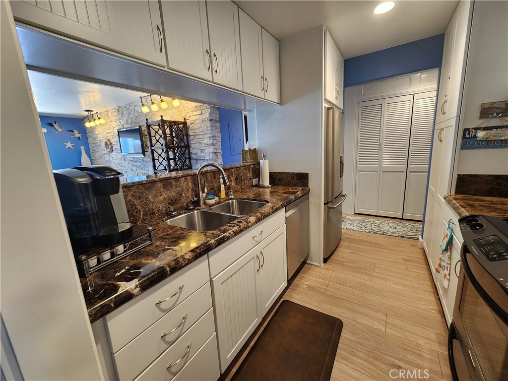 600 E Oceanfront 1D, Newport Beach CA 92661 - photo 8