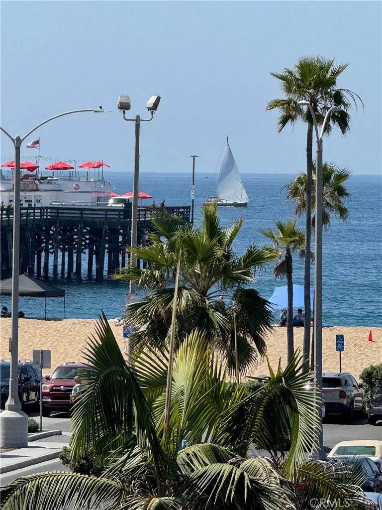 600 E Oceanfront 3 B, Newport Beach, CA 92661