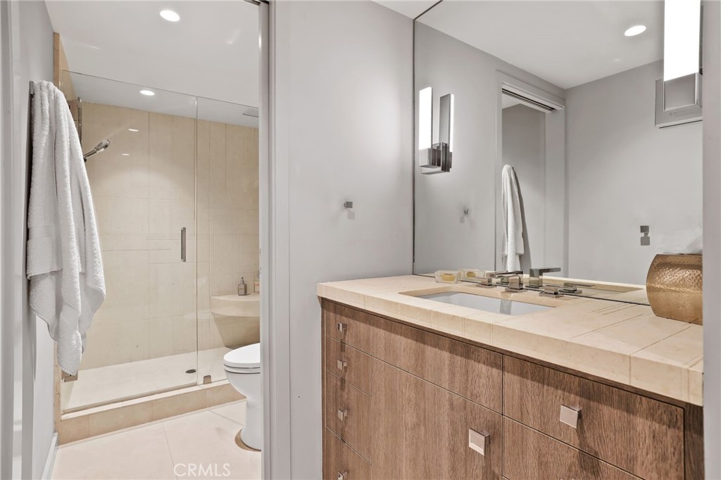 Guest bathroom - 601 Lido Park, Newport Beach CA 92663 - photo 13