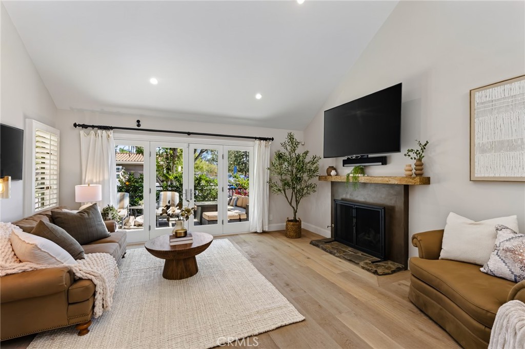 607 Dahlia Avenue, Newport Beach CA 92625 - photo 5