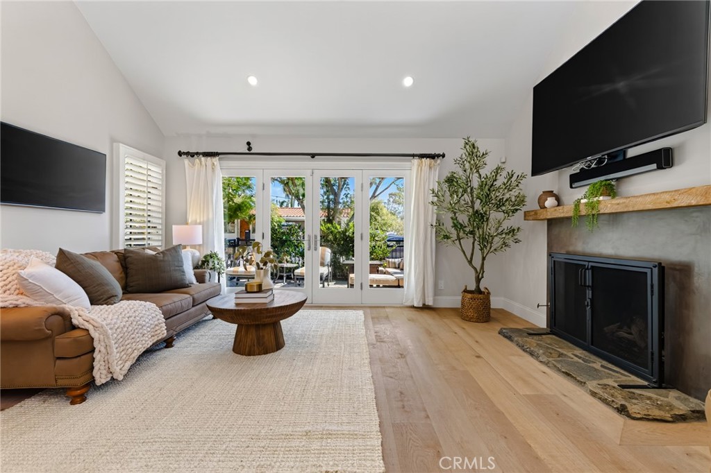 607 Dahlia Avenue, Newport Beach CA 92625 - photo 6