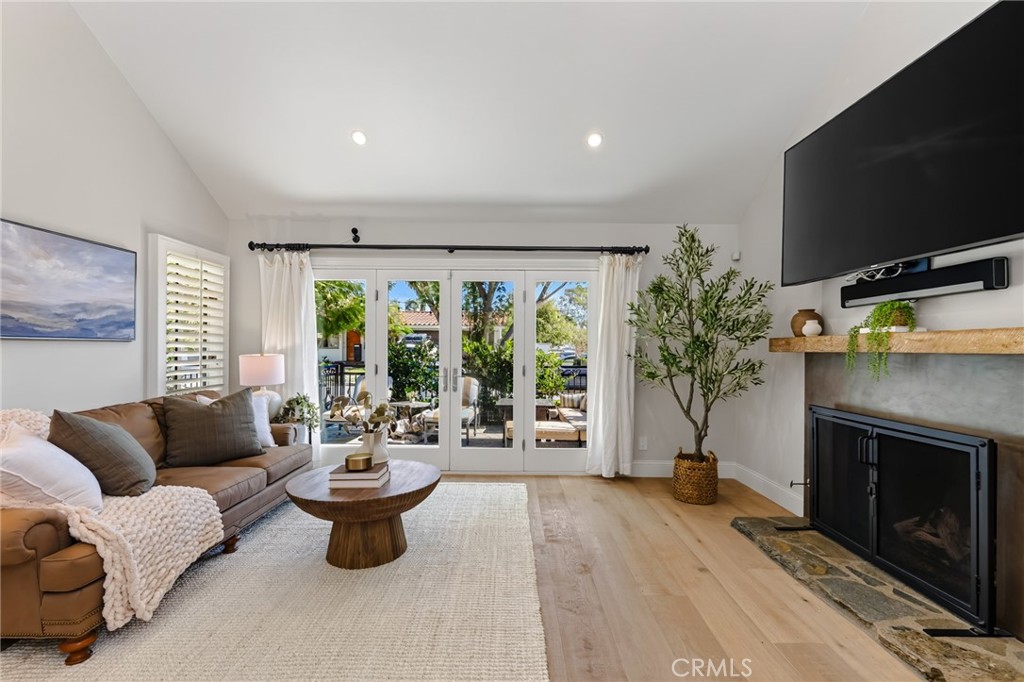 607 Dahlia Avenue, Newport Beach CA 92625 - photo 7