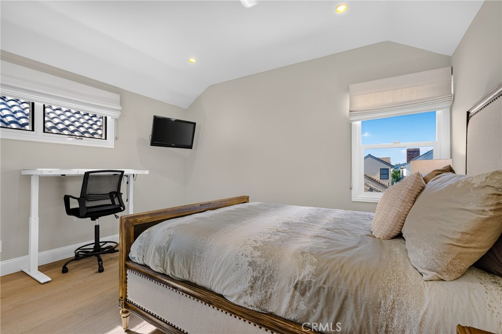 607 Dahlia Avenue, Newport Beach CA 92625 - photo 32