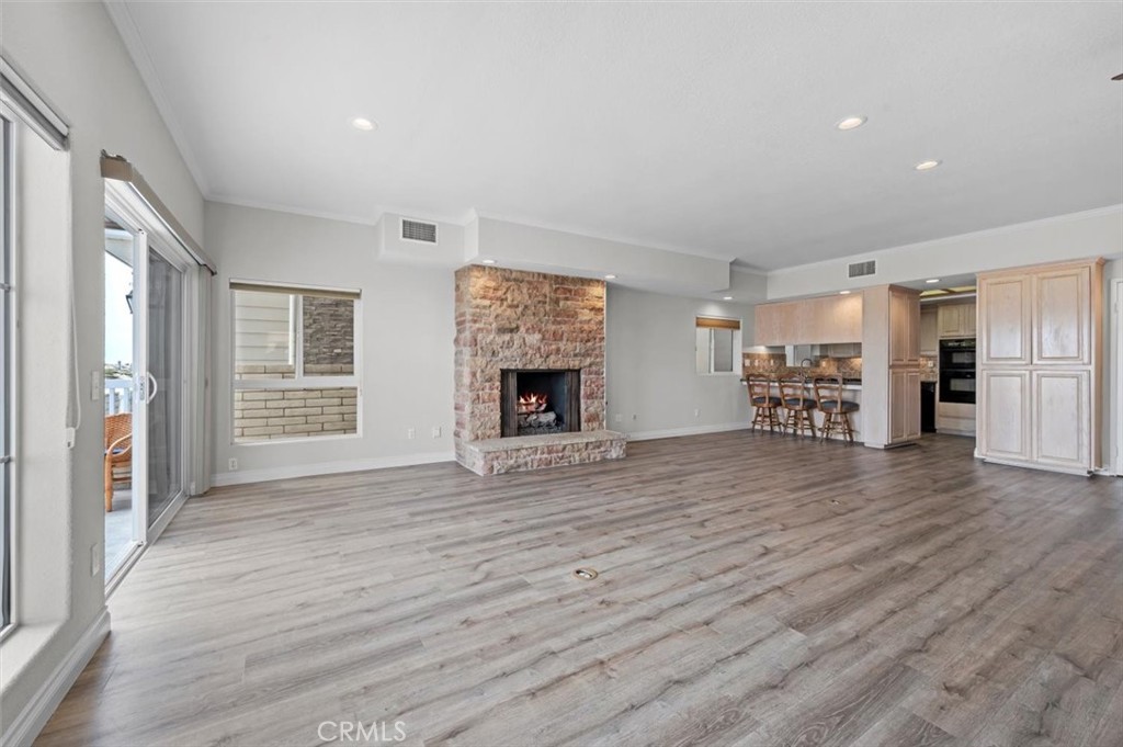 608 W Oceanfront, Newport Beach CA 92661 - photo 3