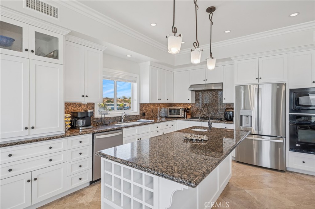 6111 Seashore Drive, Newport Beach CA 92663 - photo 10