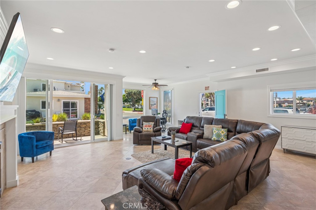 6111 Seashore Drive, Newport Beach CA 92663 - photo 13
