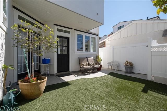 Back Yard - 613 Poppy Avenue, Newport Beach CA 92625 - photo 4