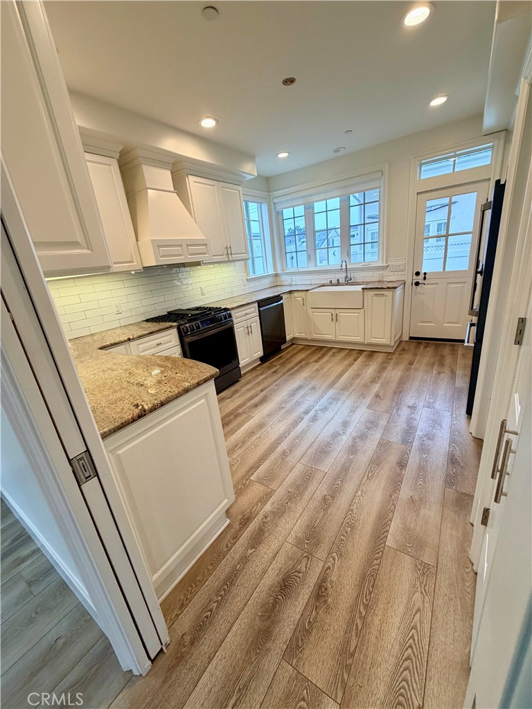 Kitchen3 - 613 Poppy Avenue, Newport Beach CA 92625 - photo 9