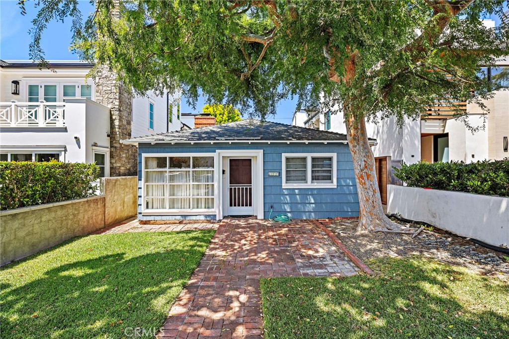 619 Narcissus, Newport Beach CA 92625 - photo 2