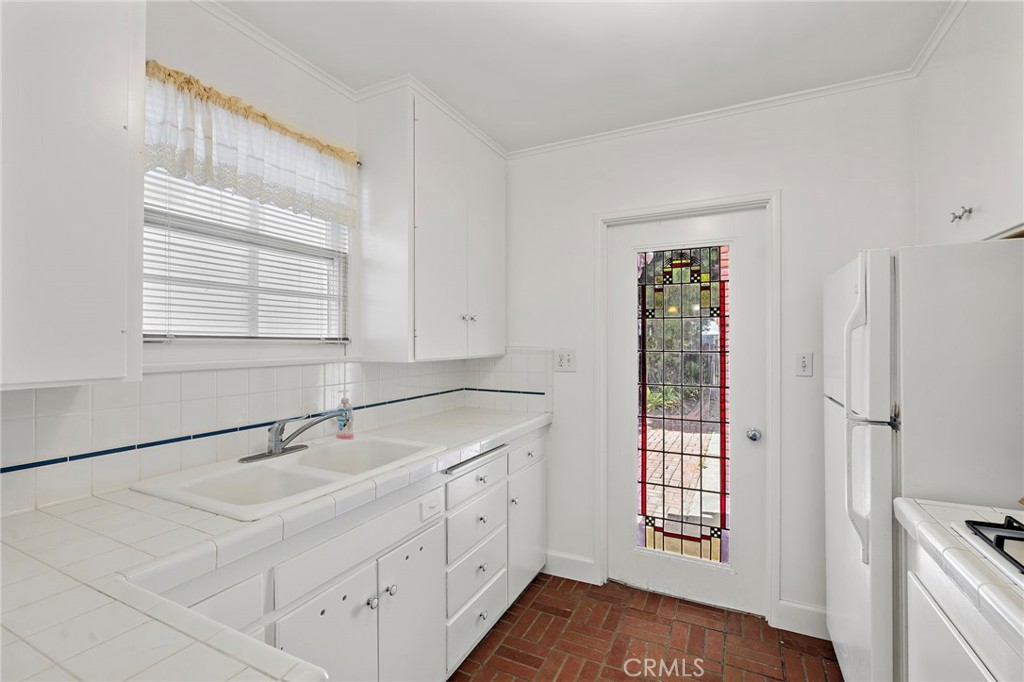 619 Narcissus, Newport Beach CA 92625 - photo 8