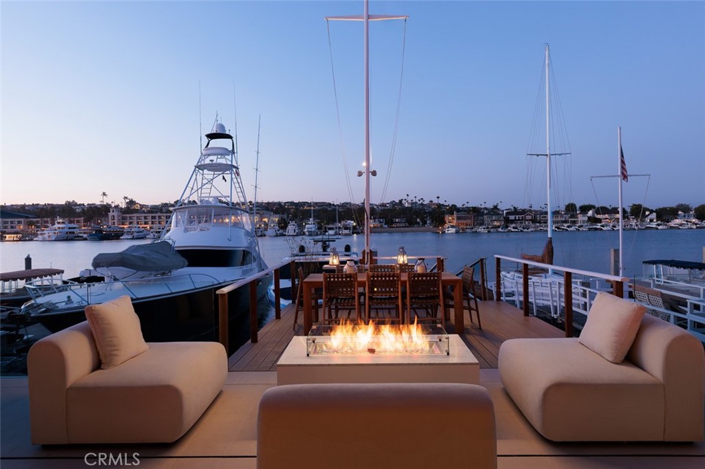 642 Via Lido Nord, Newport Beach CA 92663 - photo 2
