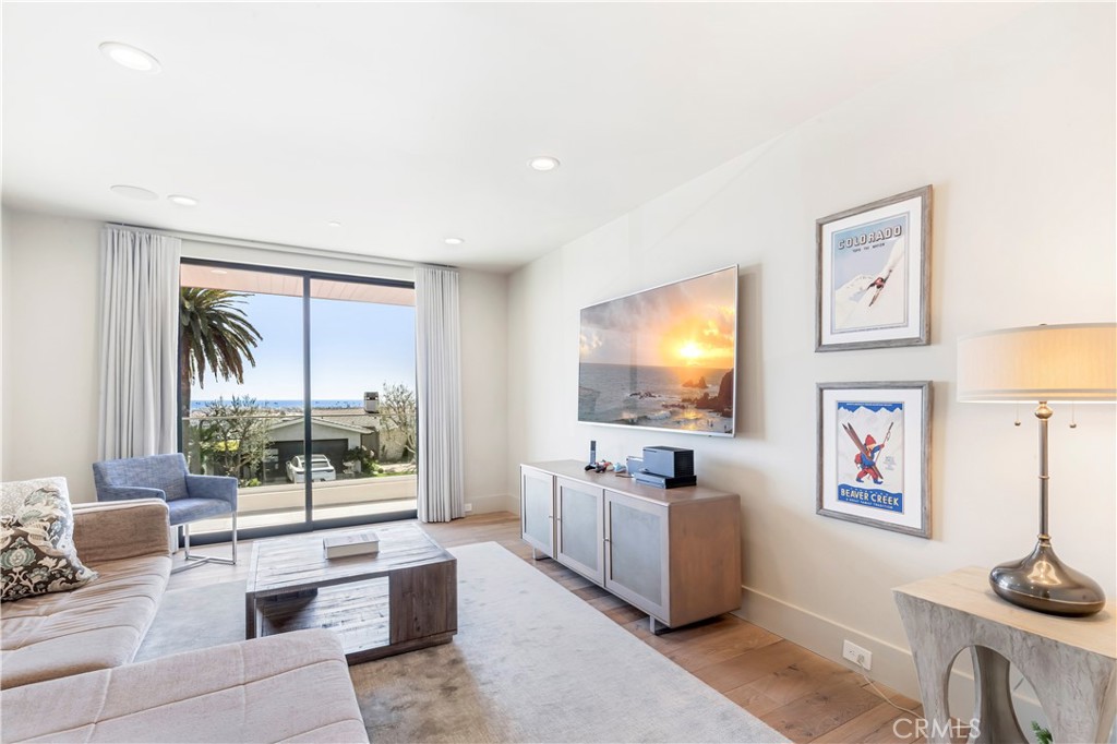 660 Kings Road, Newport Beach CA 92663 - photo 24