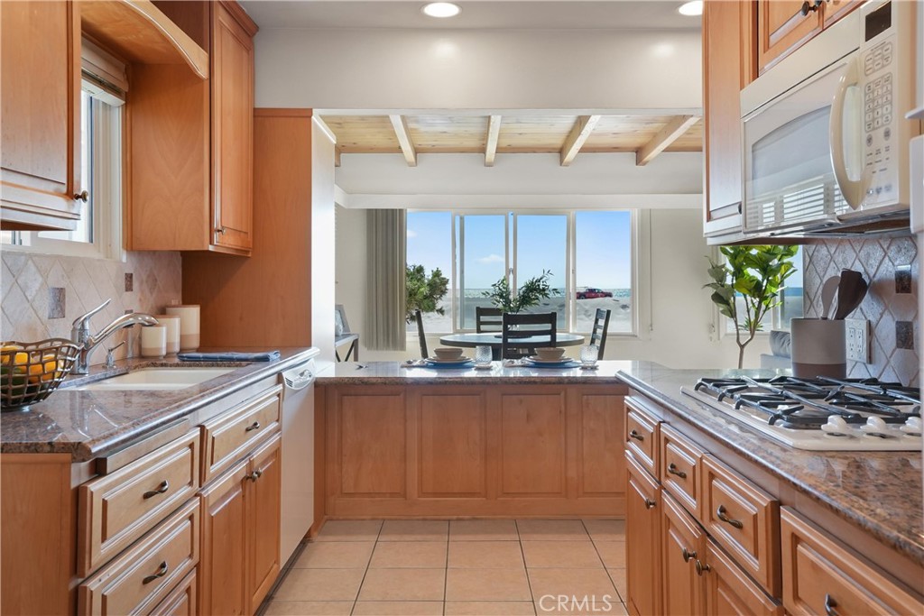 6902 W Oceanfront, Newport Beach CA 92663 - photo 22