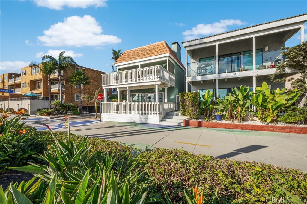 700 E Oceanfront, Newport Beach CA 92661 - photo 9