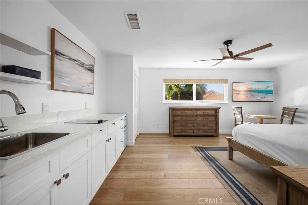 700 E Oceanfront, Newport Beach CA 92661 - photo 11