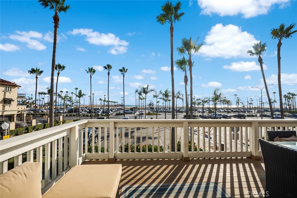 700 E Oceanfront, Newport Beach CA 92661 - photo 5