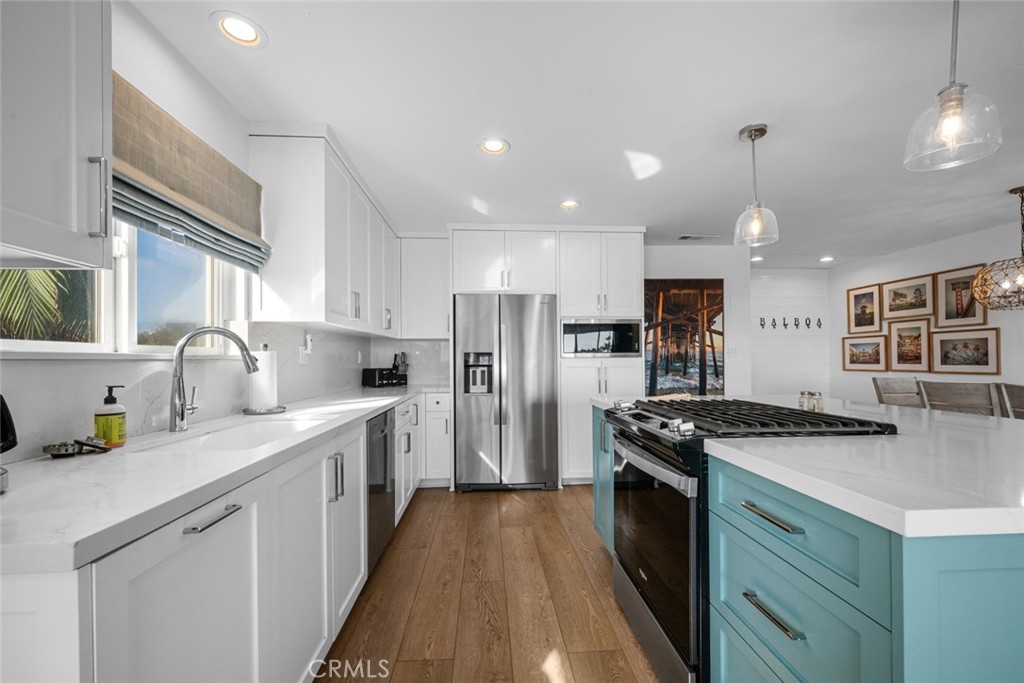 700 E Oceanfront, Newport Beach CA 92661 - photo 36