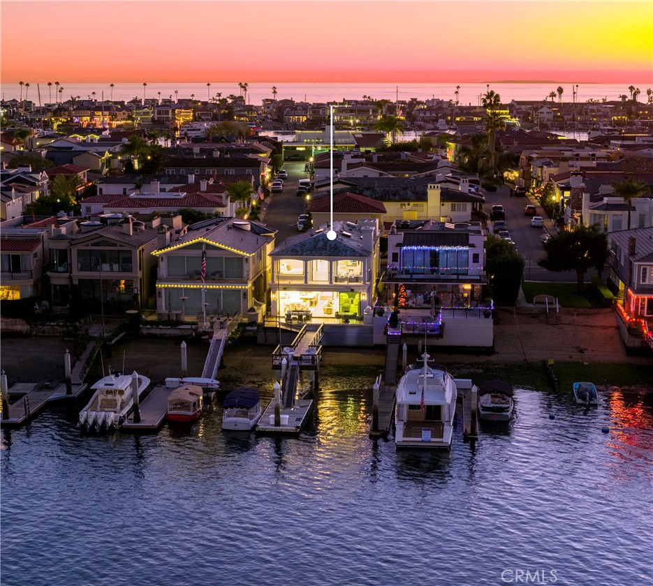 Welcome to 704 Via Lido Nord, located at the coveted eastern tip of Lido Isle - 704 Via Lido Nord, Newport Beach CA 92663 - photo 1