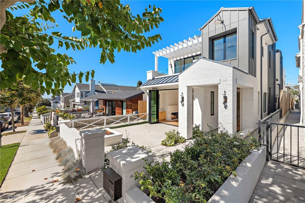 715 Poinsettia, Corona Del Mar CA 92625 - photo 4