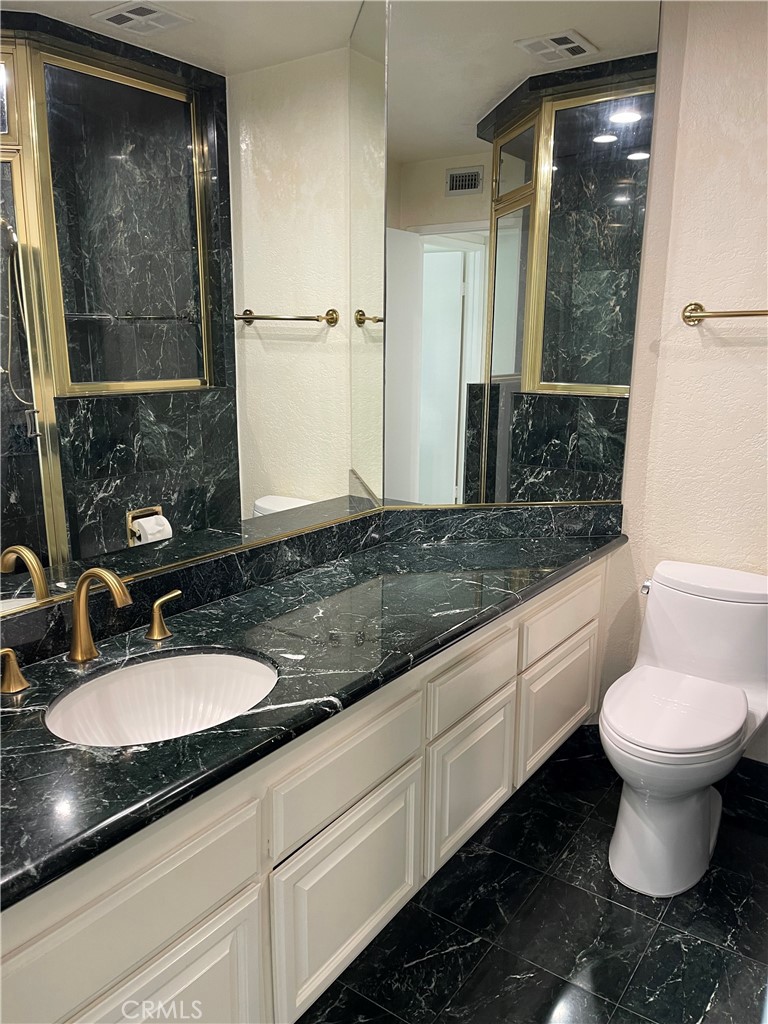 Main level bathroom - 8 Land Fall Court, Newport Beach CA 92663 - photo 12