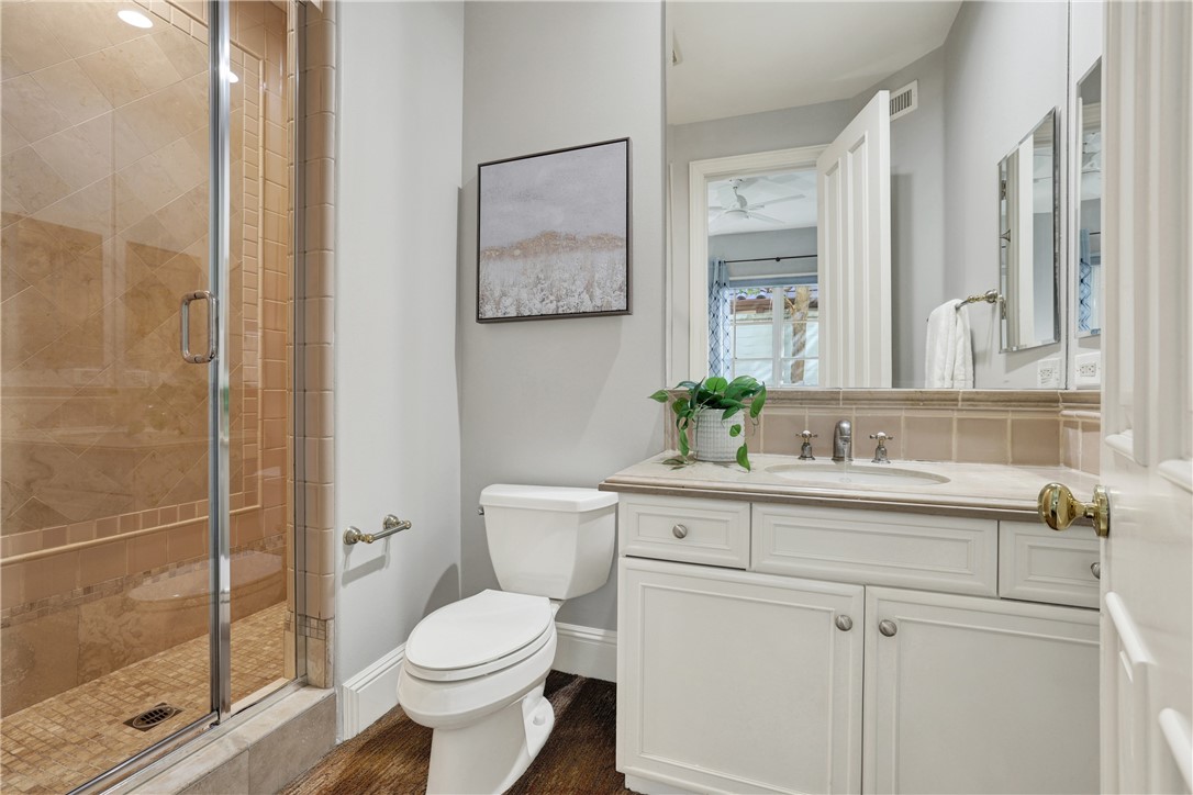 Main-Level Ensuite Bathroom - 80 Old Course, Newport Beach CA 92660 - photo 33