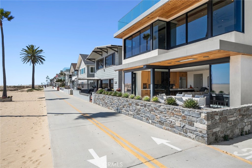 800 W Oceanfront, Newport Beach CA 92661 - photo 2