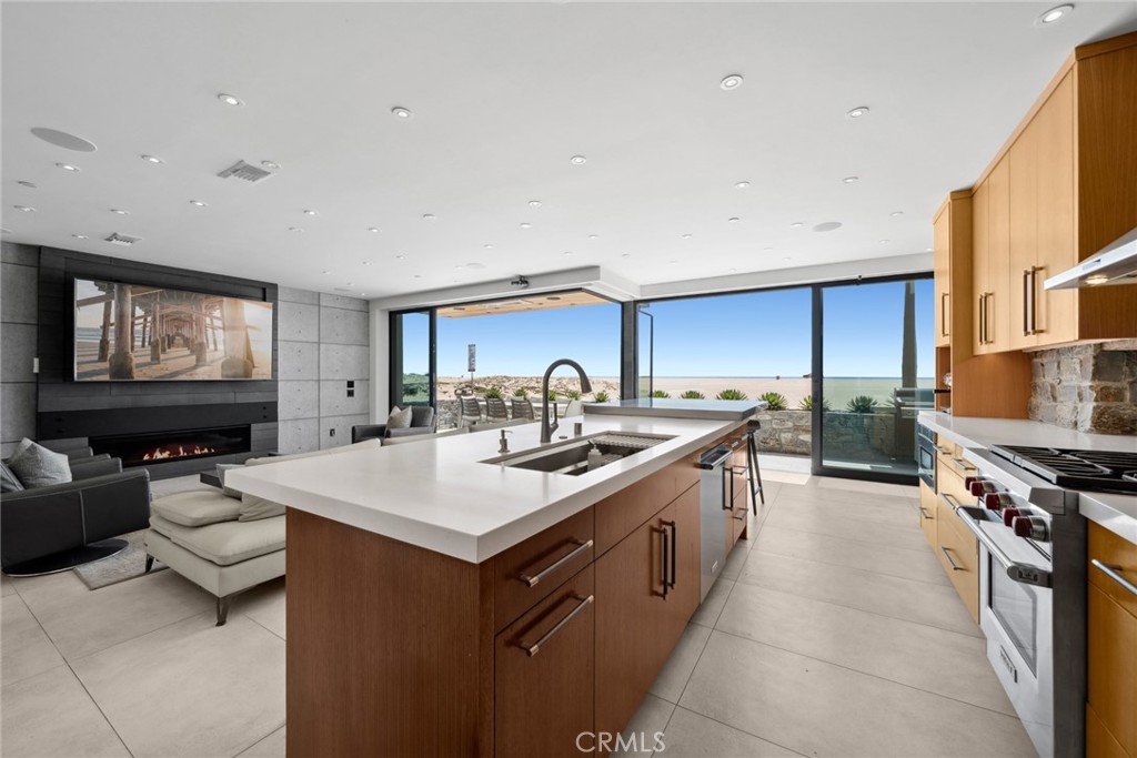 800 W Oceanfront, Newport Beach CA 92661 - photo 4