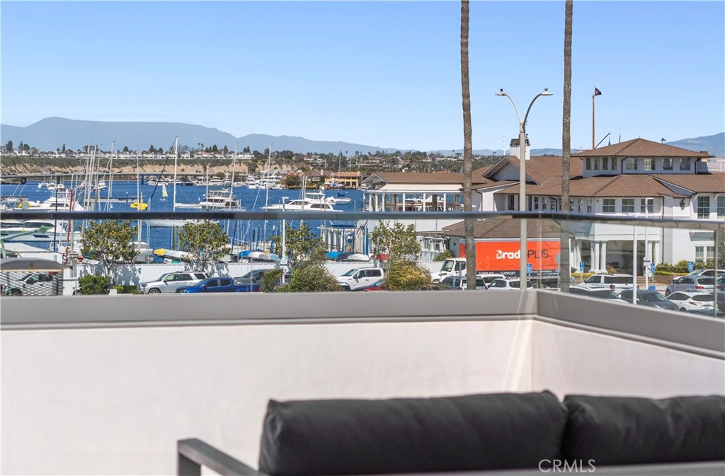 800 W Oceanfront, Newport Beach CA 92661 - photo 22