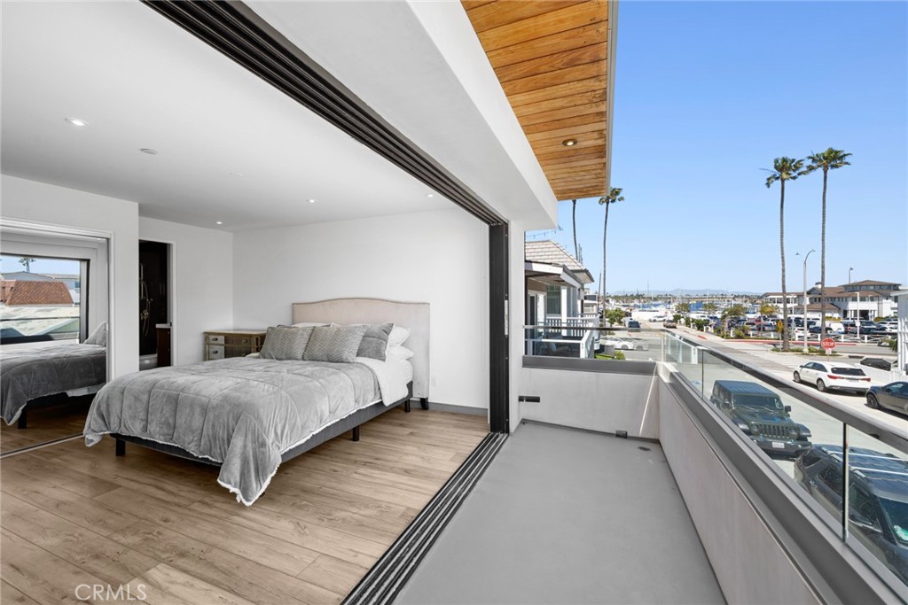 800 W Oceanfront, Newport Beach CA 92661 - photo 24